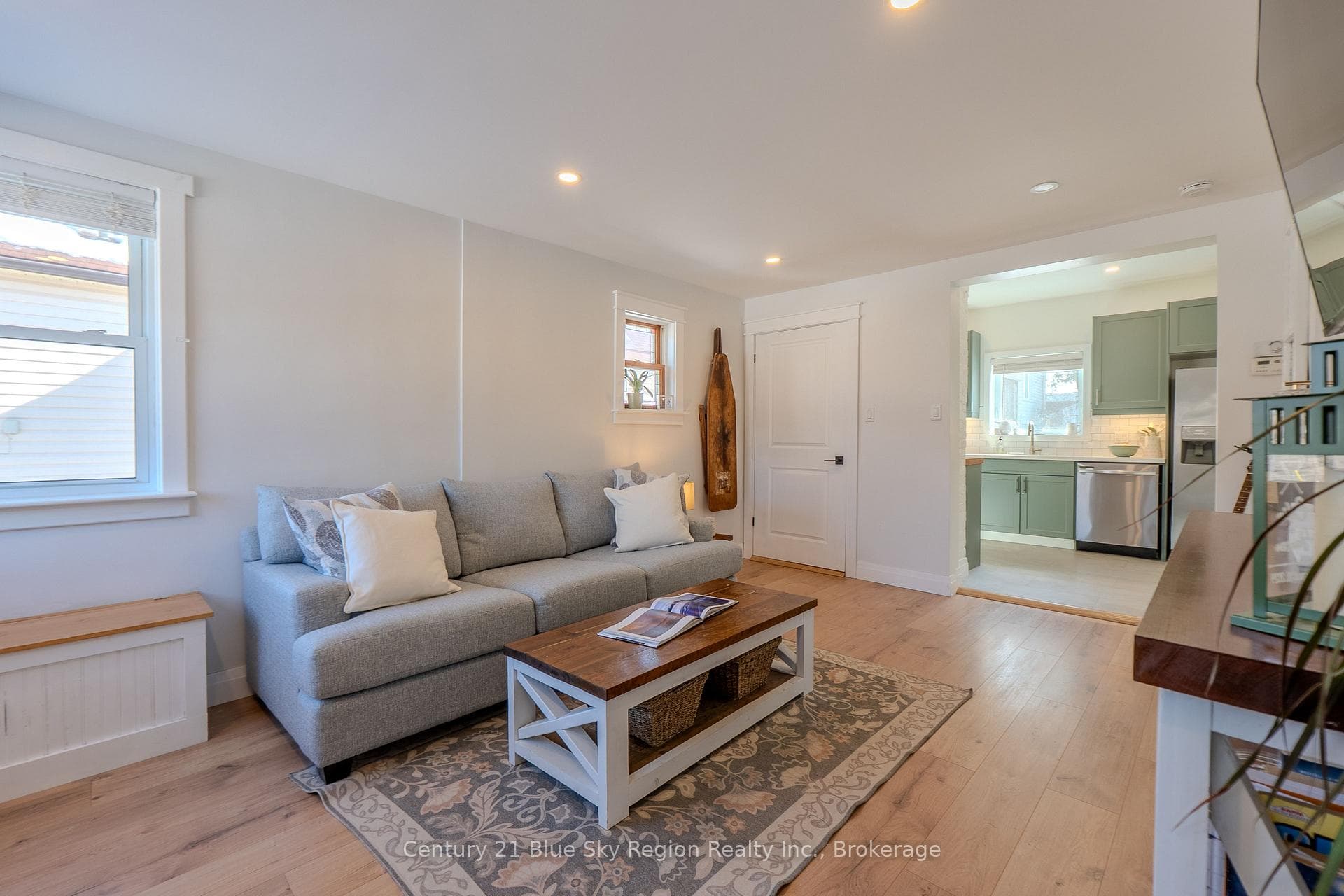 883 Hammond Street photo 14