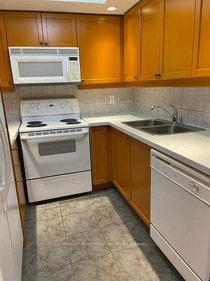15 Northtown Way Unit 818 photo 6
