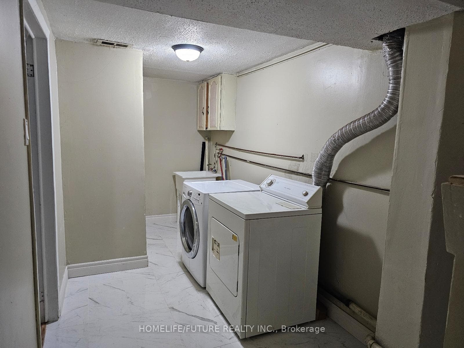 3642 Lawrence Avenue Unit Bsmt photo 9