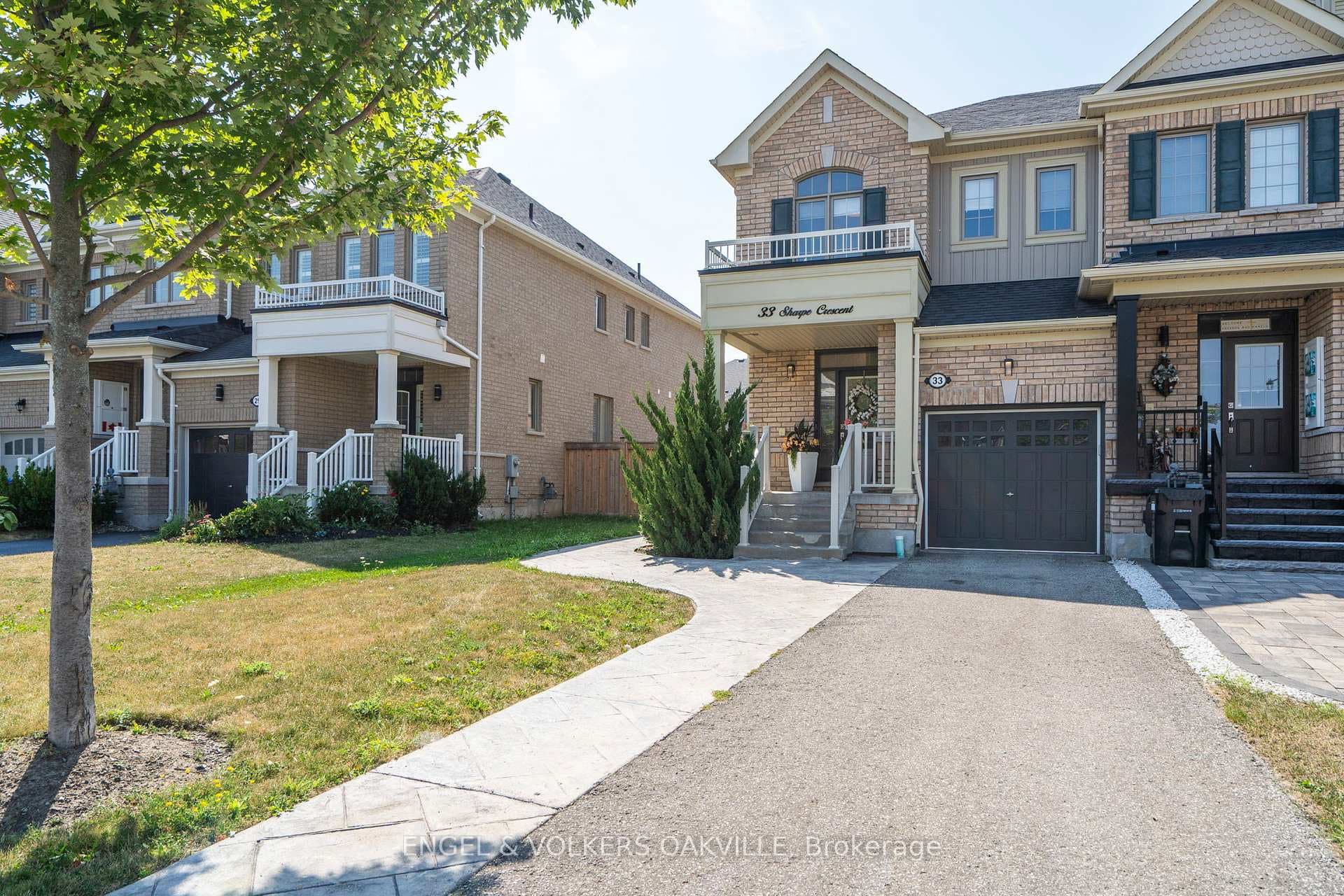 33 Sharpe Crescent photo 1