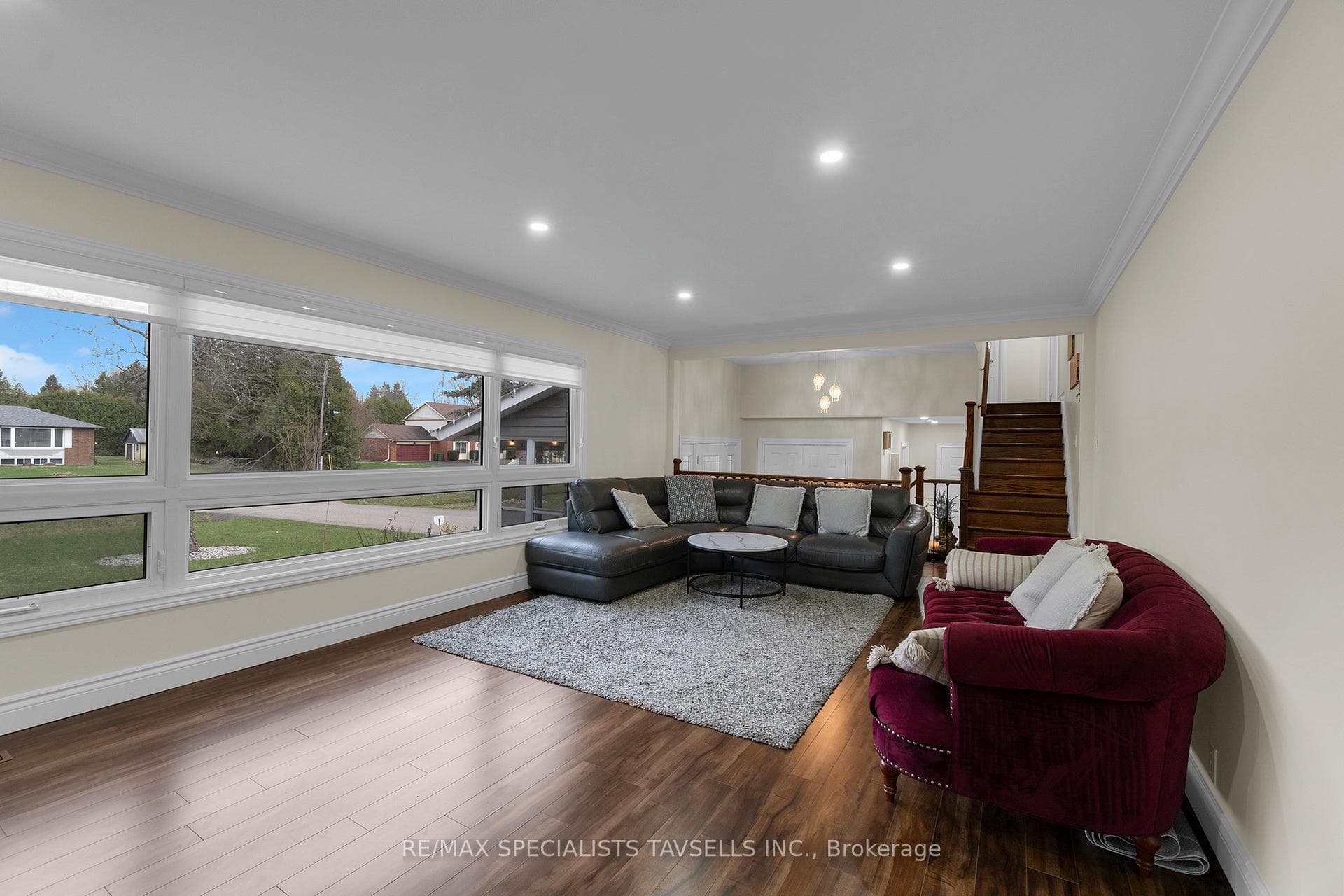 1677 Vaughan Drive photo 8