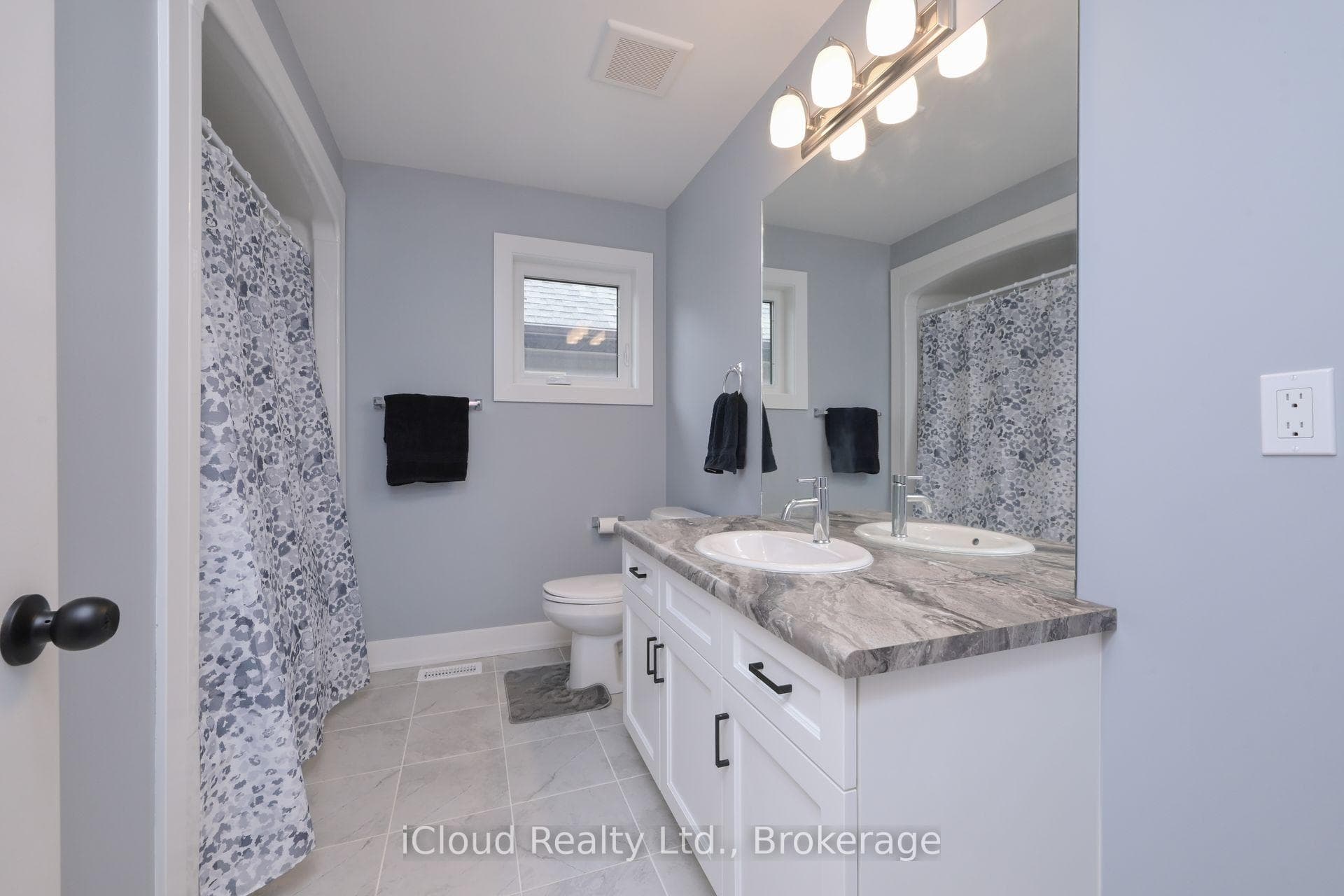 Main bathroom
