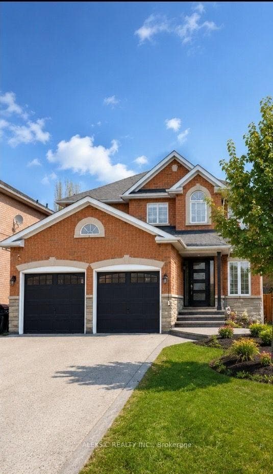 33 Hillpath Crescent photo 2