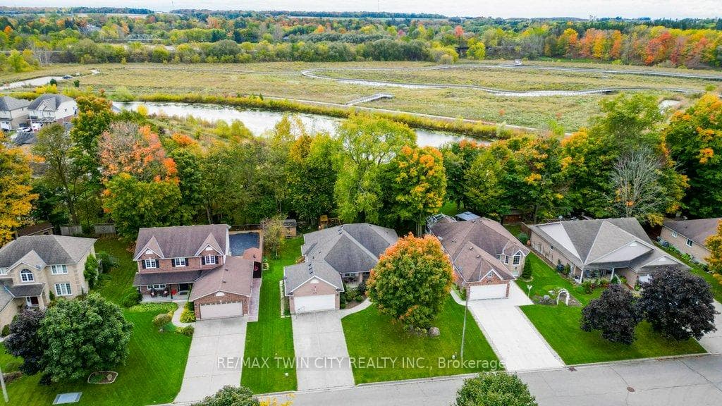 208 Eby Crescent photo 34