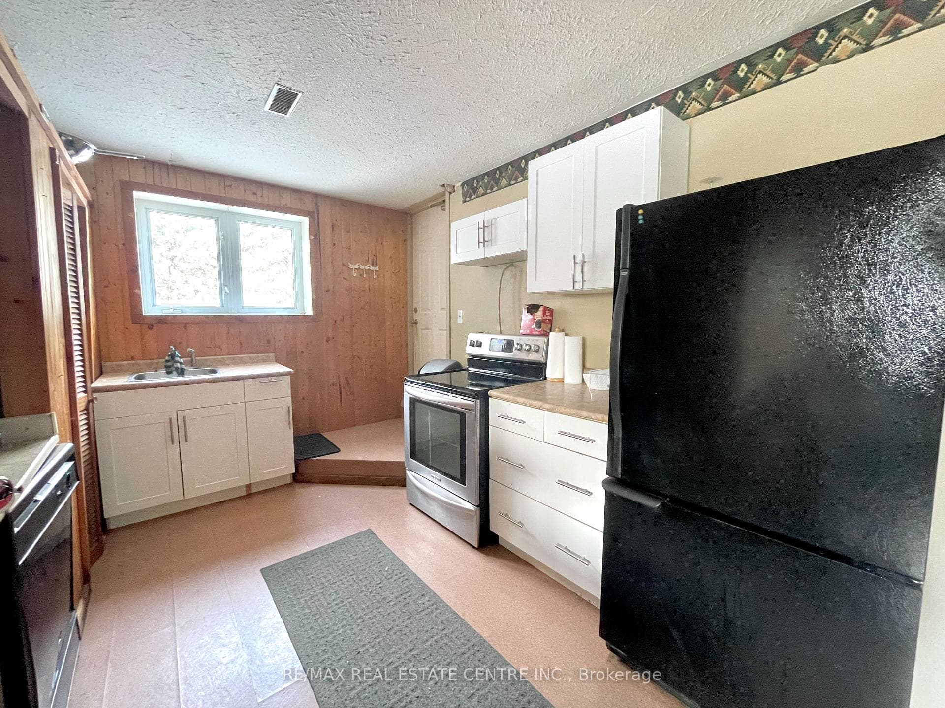 396512 5th Line photo 25