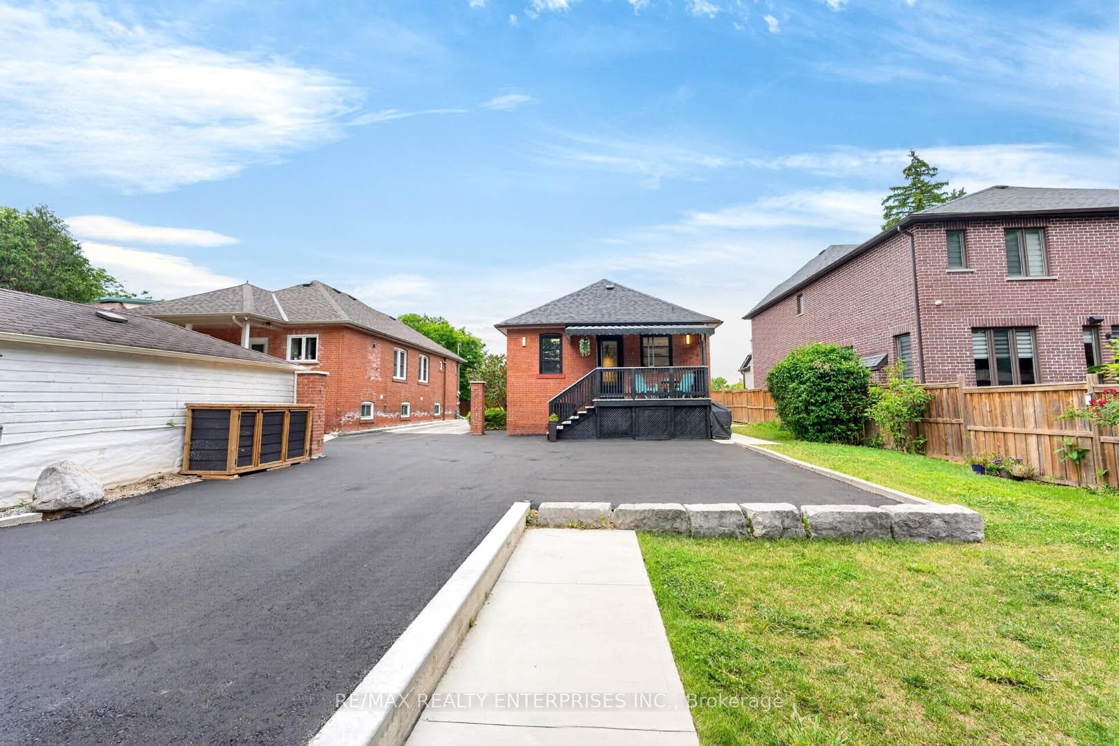 233 Rosemount Avenue photo 36