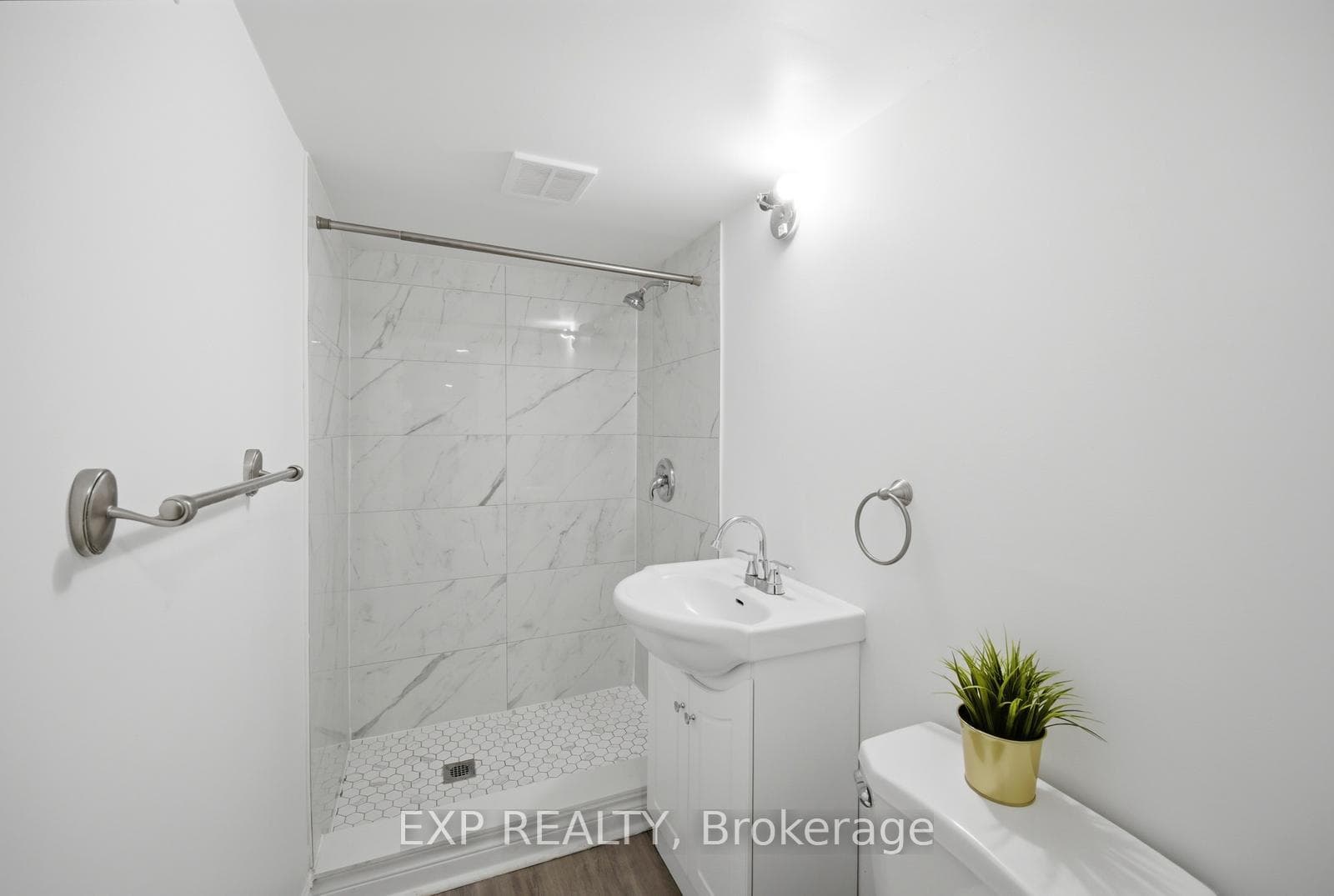 355 Culford Road photo 19