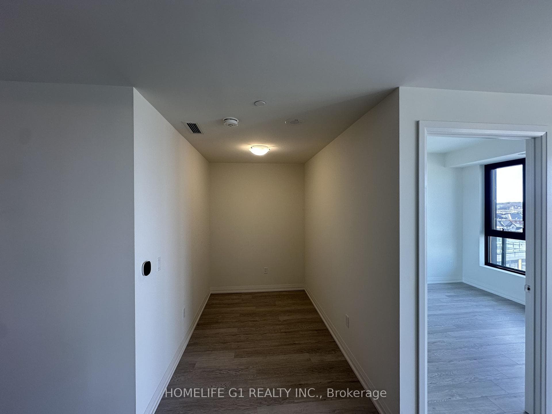 1415 Dundas Street Unit 810 photo 8