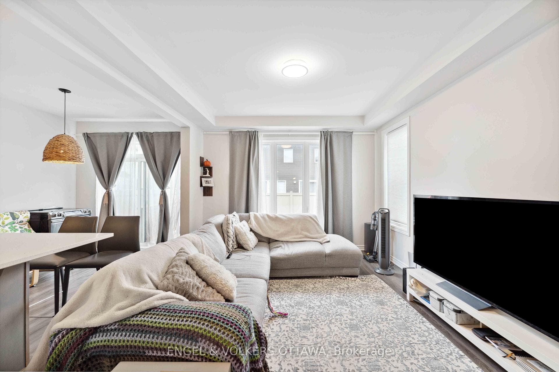 2283 Watercolours Way photo 12