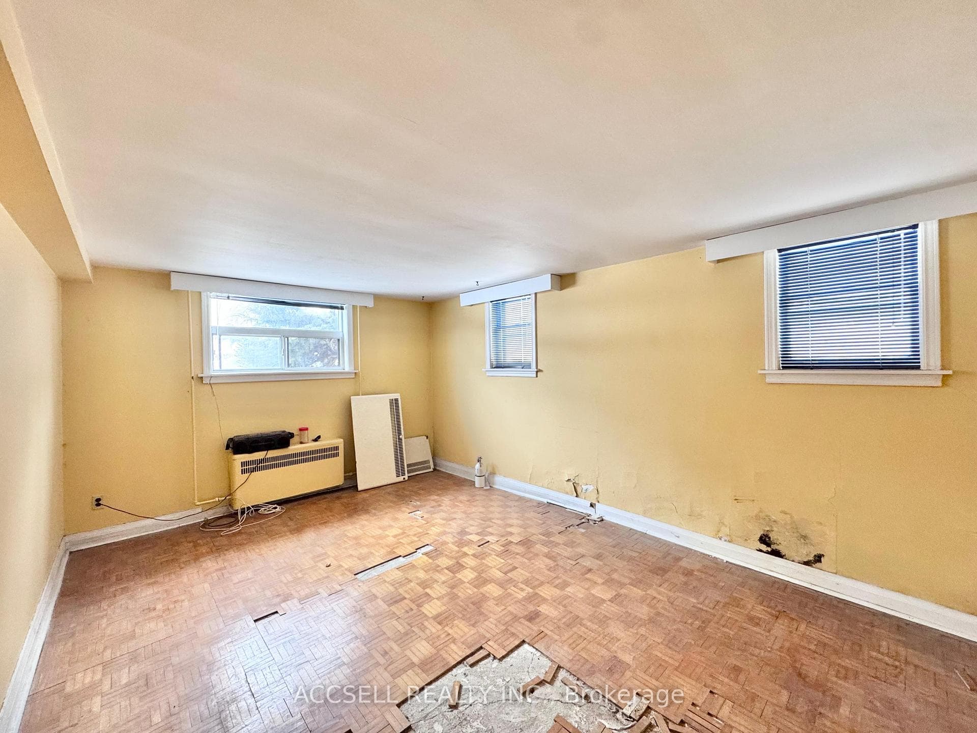 2711 Lakeshore Boulevard photo 11