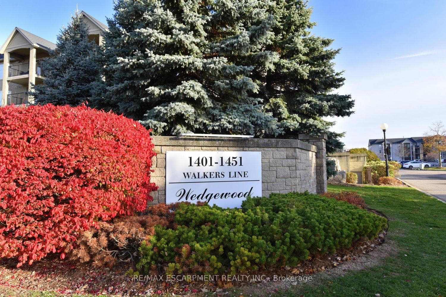 1421 Walkers Line Unit 203 photo 30