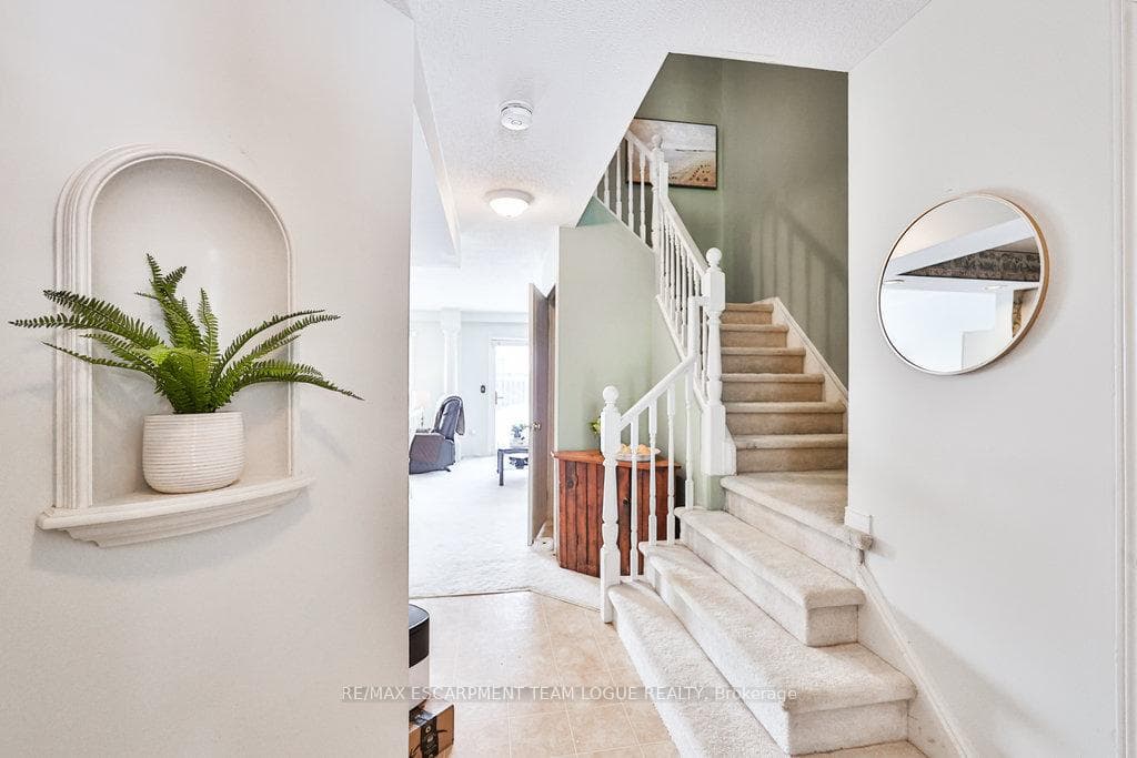 12 King William Court photo 5