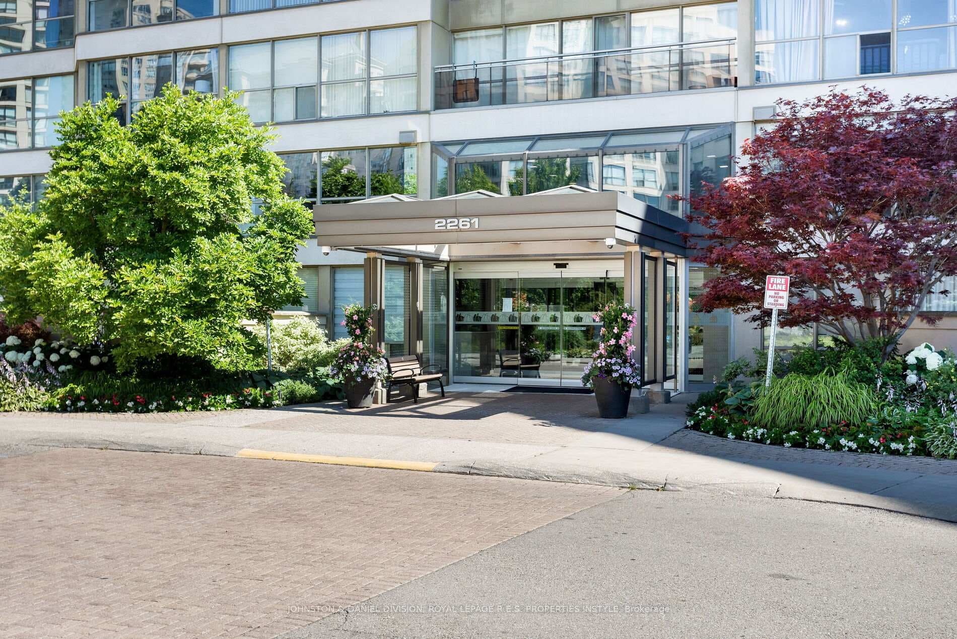 2261 Lake Shore Boulevard Unit 921 photo 2