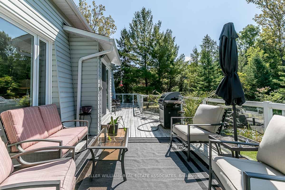8 Hilltop Crescent photo 27