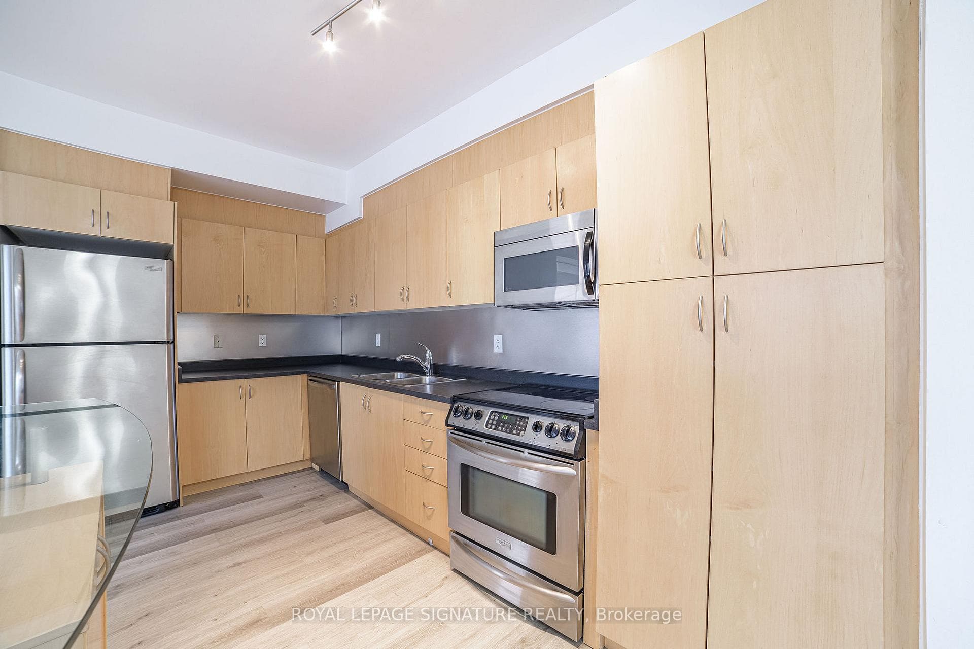 11 Soho Street Unit 402 photo 6