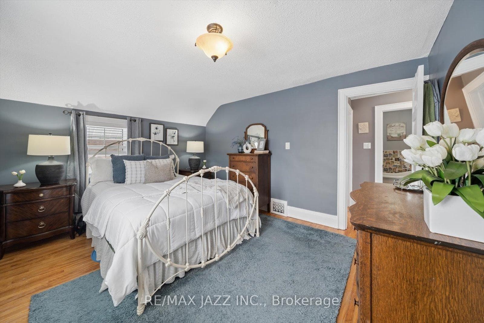 566 Masson Street photo 30