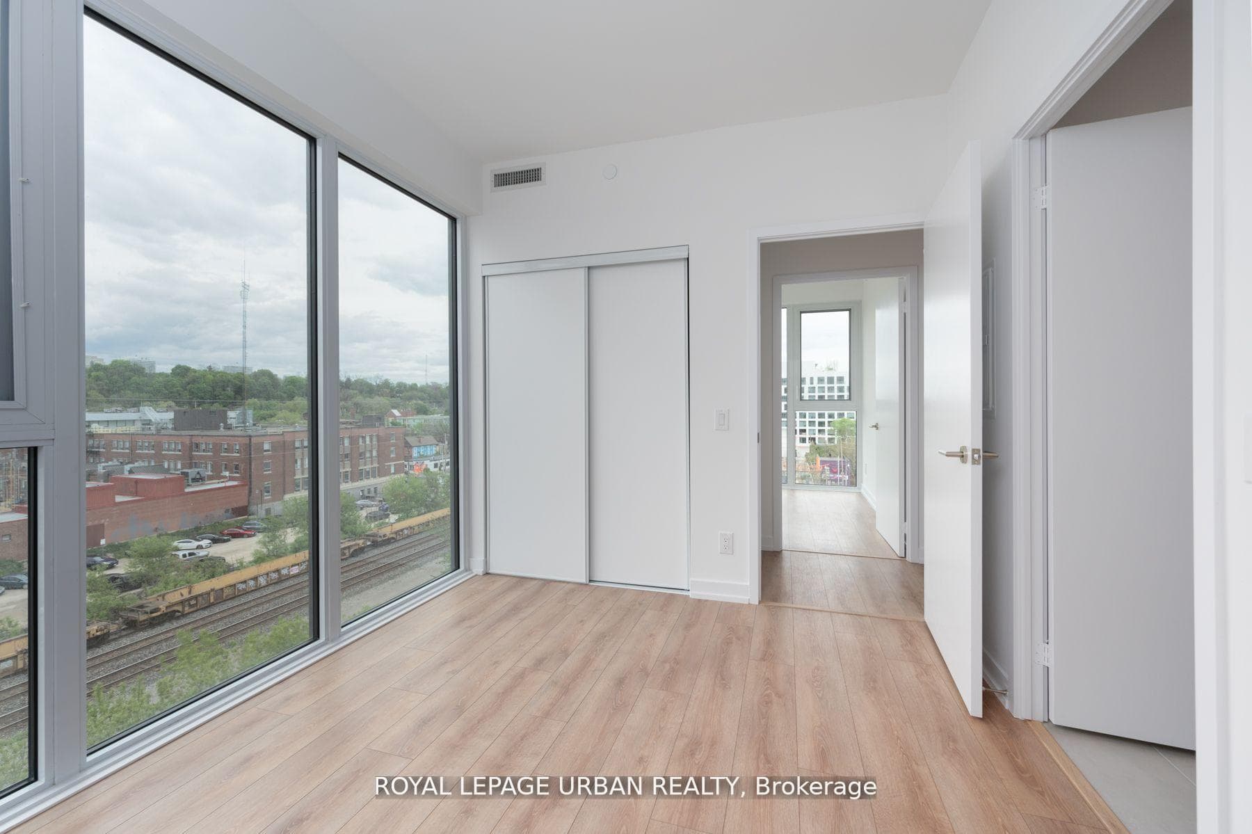 500 Dupont Street Unit 613 photo 18