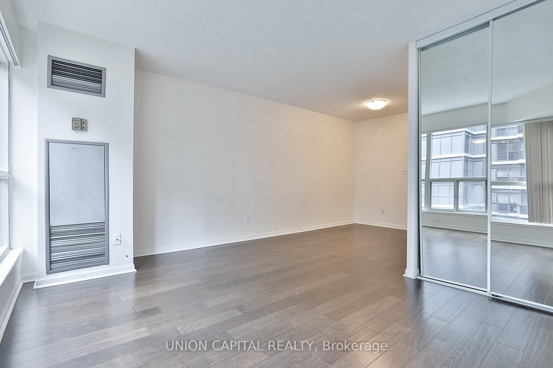 7 Carlton Street Unit 602 photo 14