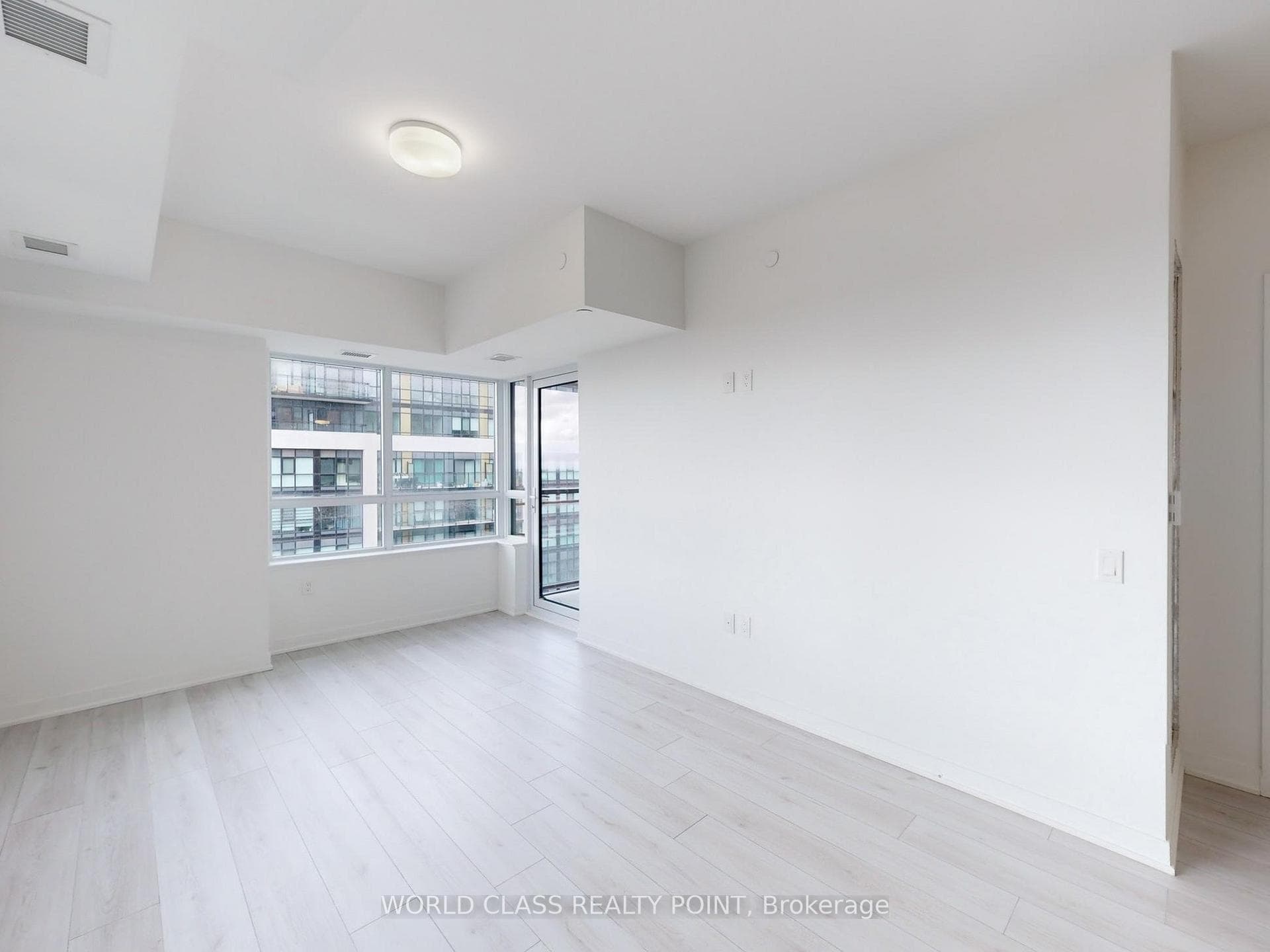 395 Dundas Street Unit 818 photo 8