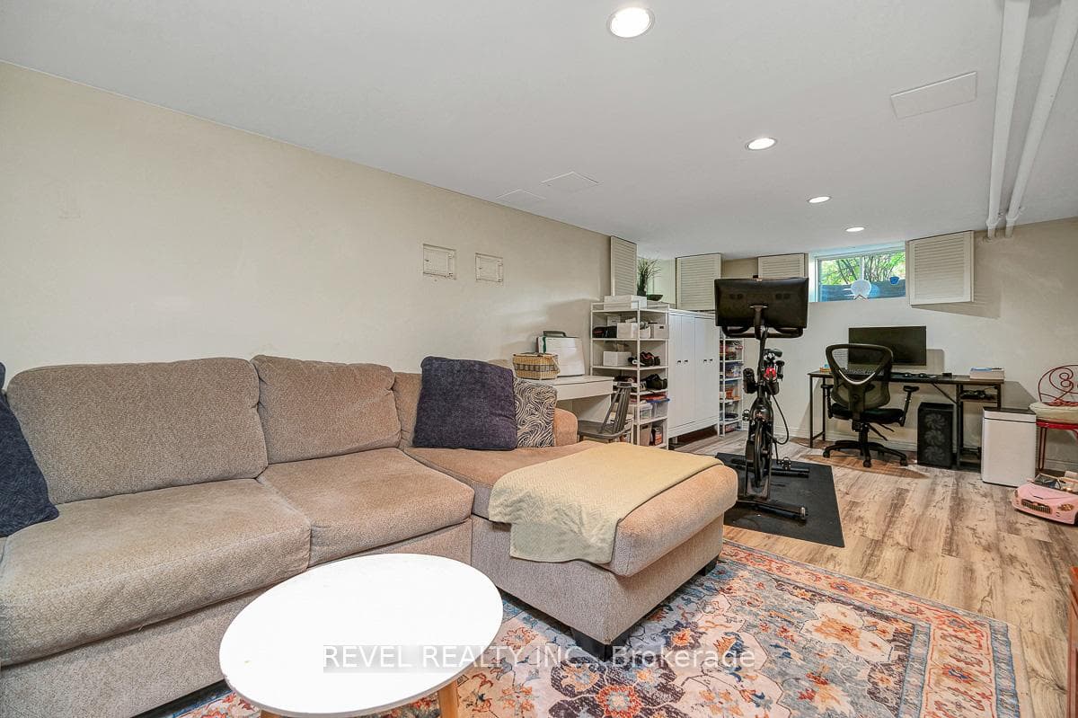 320 CLEMOW Avenue photo 29
