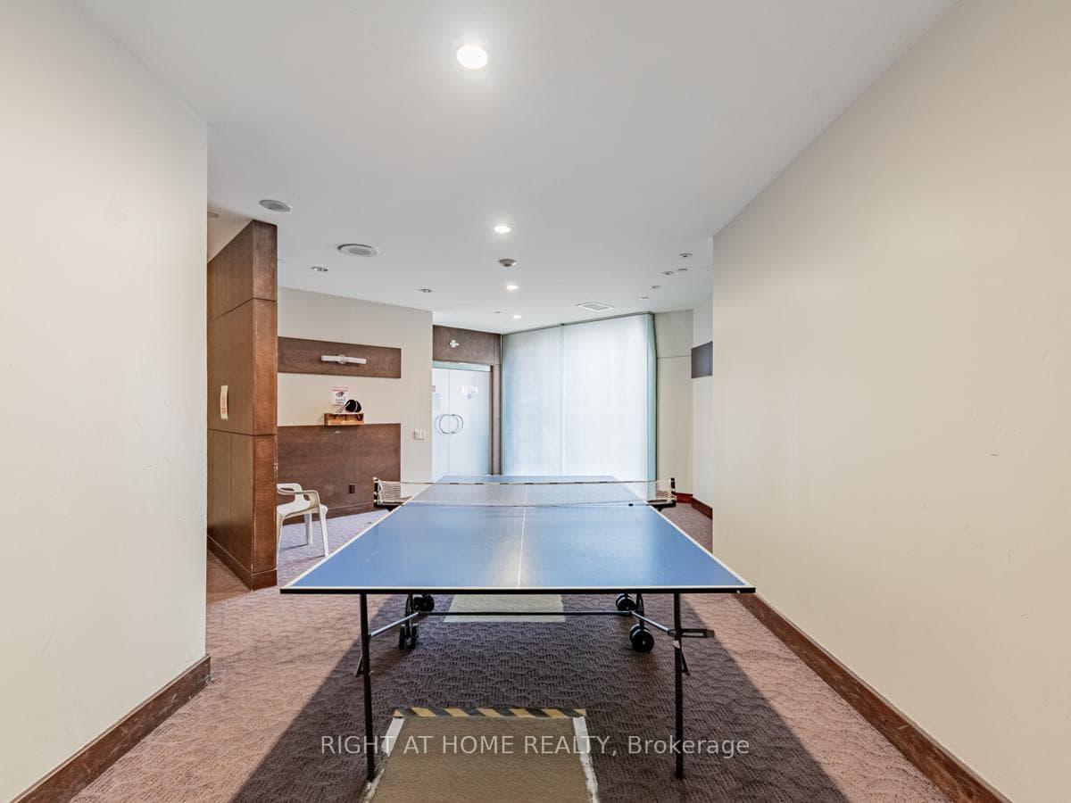 15 Northtown Way Unit 615 photo 5