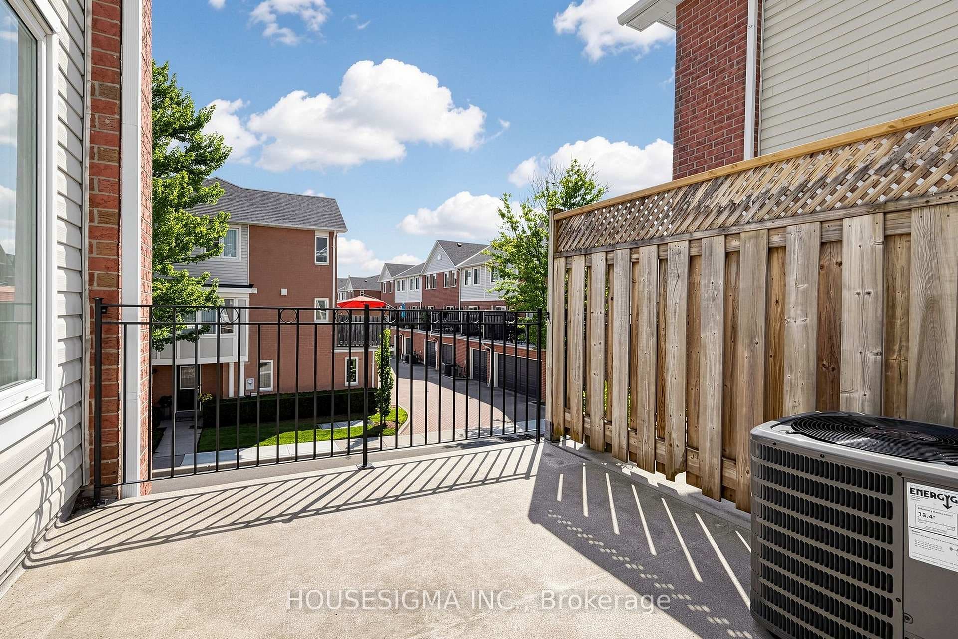 83 Mondeo Drive Unit 220 photo 15