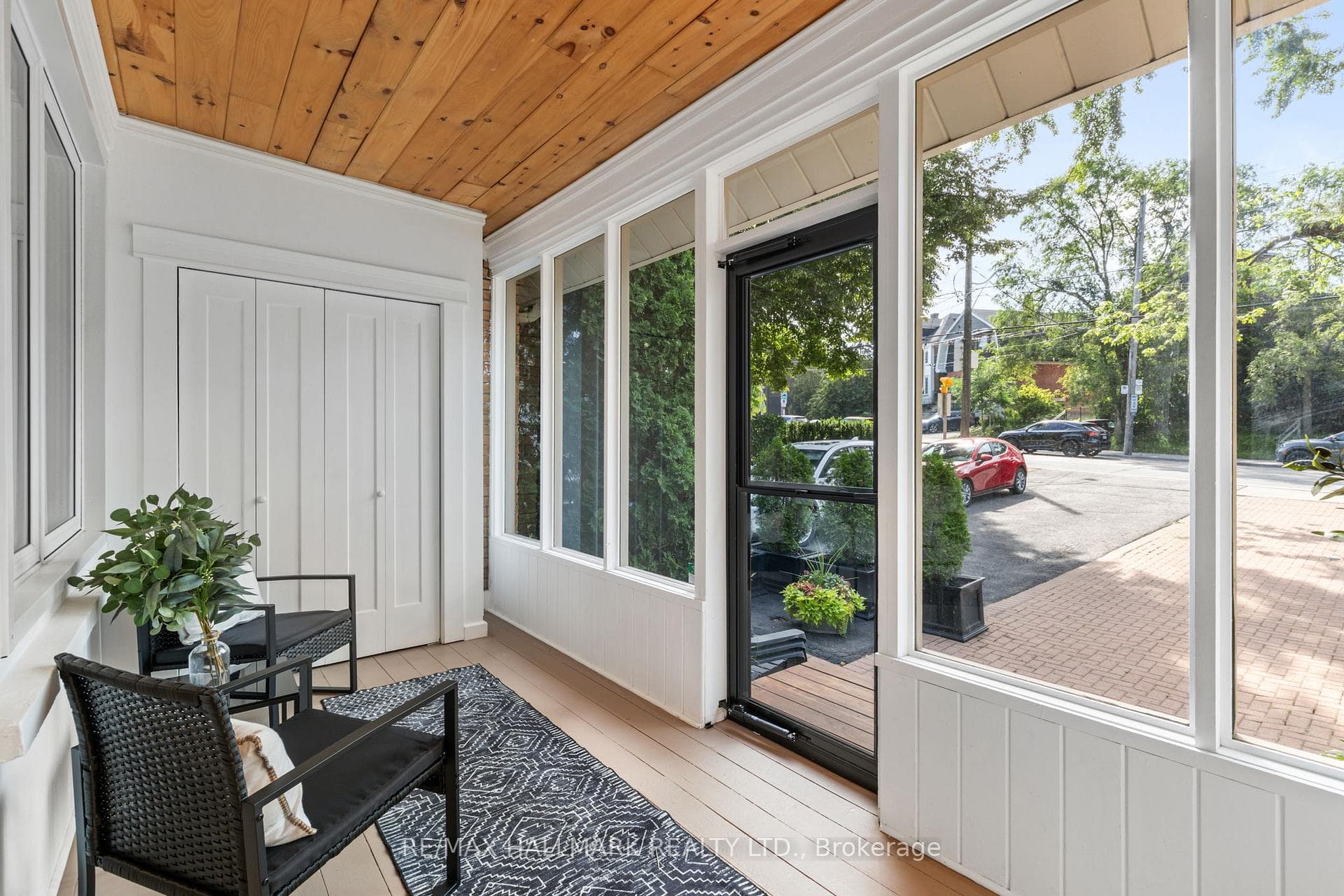 424 Kingston Road photo 2