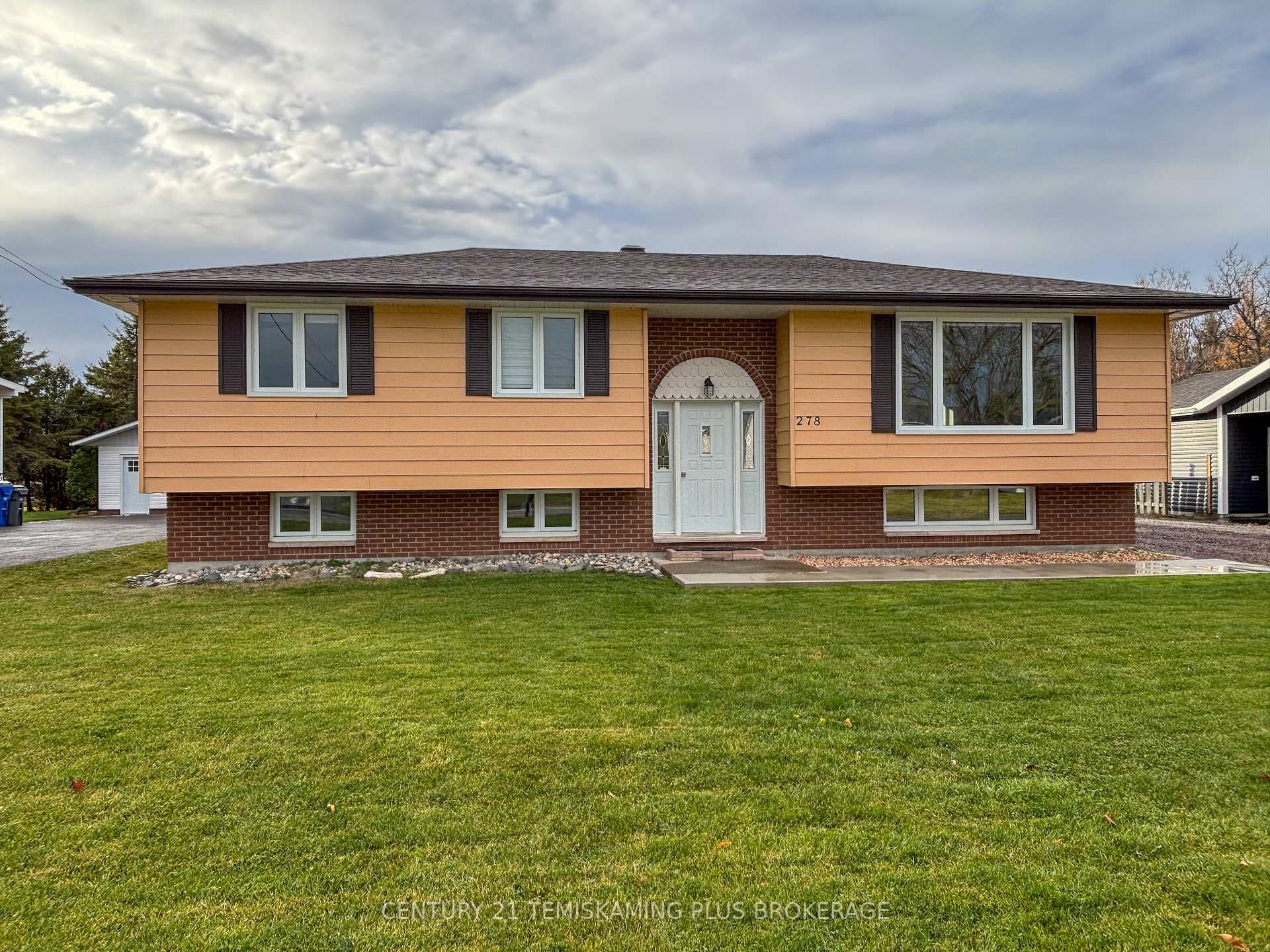278 Laurette Street photo 1