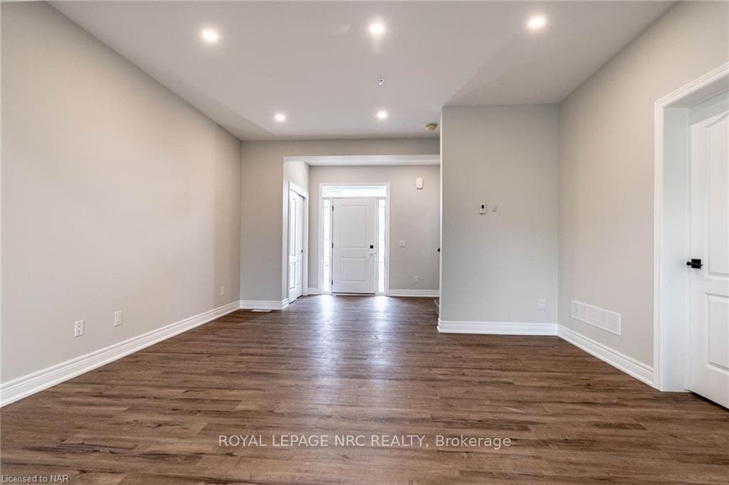 121A Moffatt Street Unit 9 photo 5