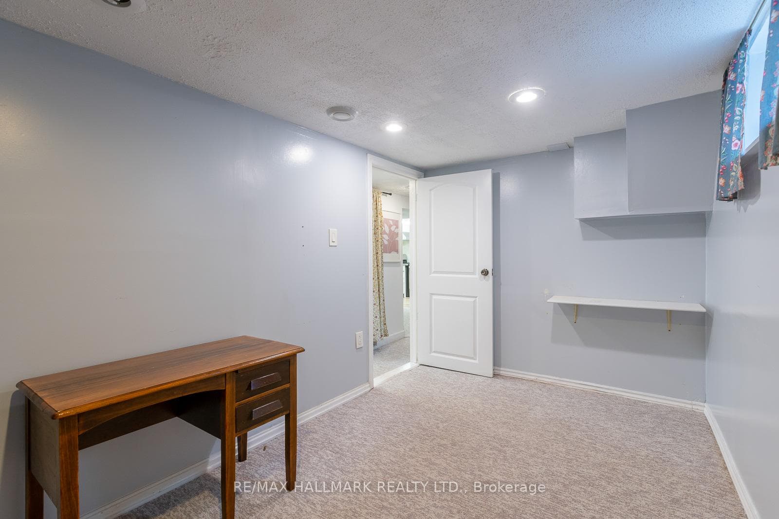 945 Pharmacy Avenue photo 34