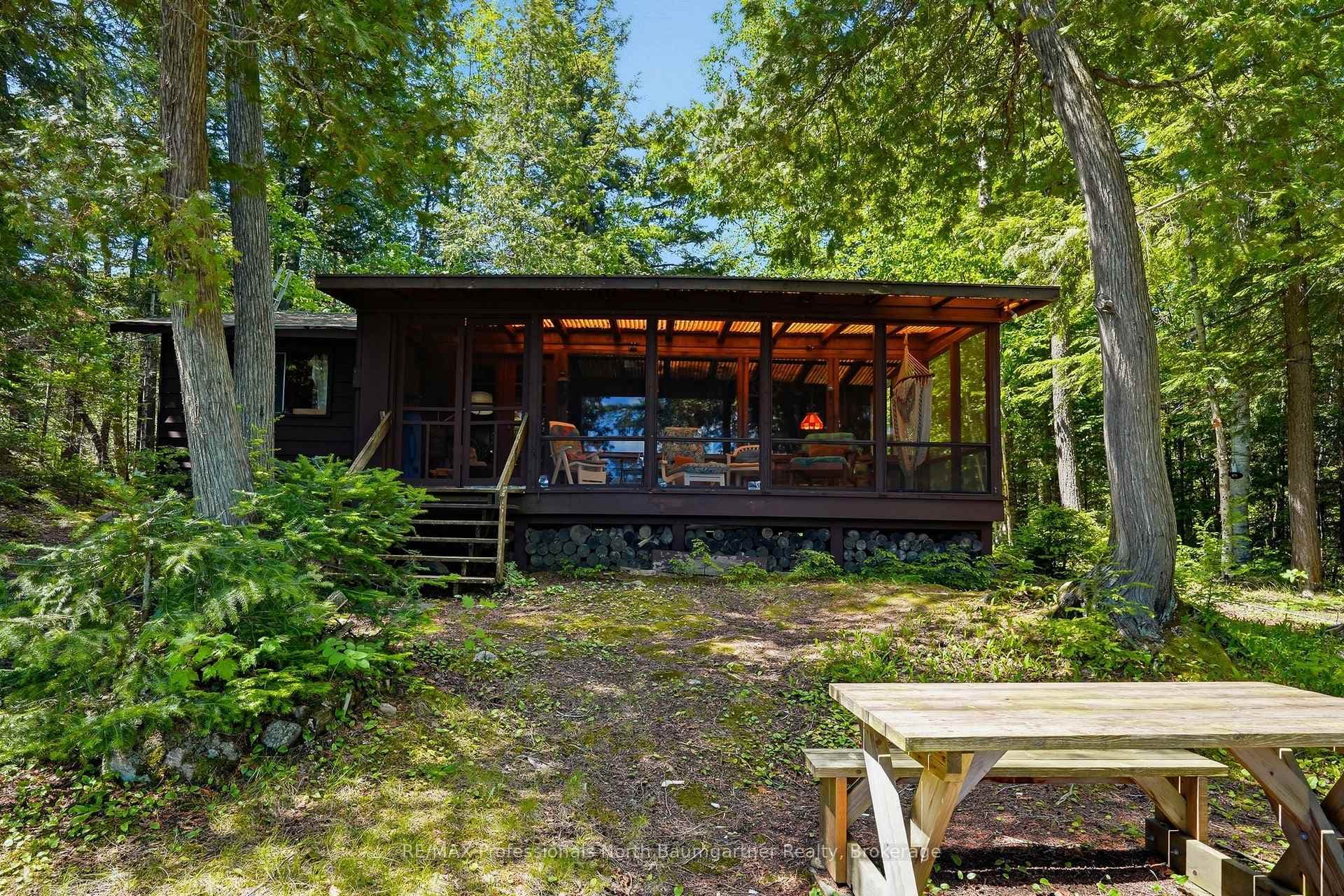 1698 Burleigh Road photo 1