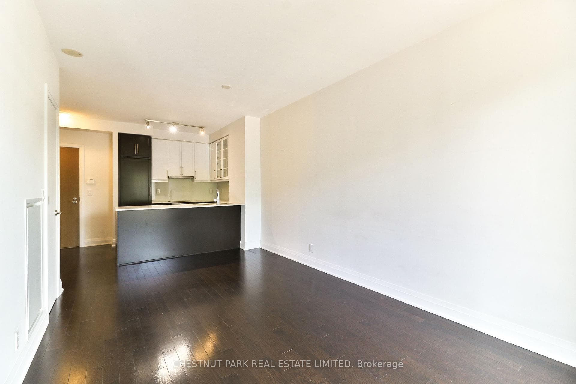 21 Clairtrell Road Unit 402 photo 4