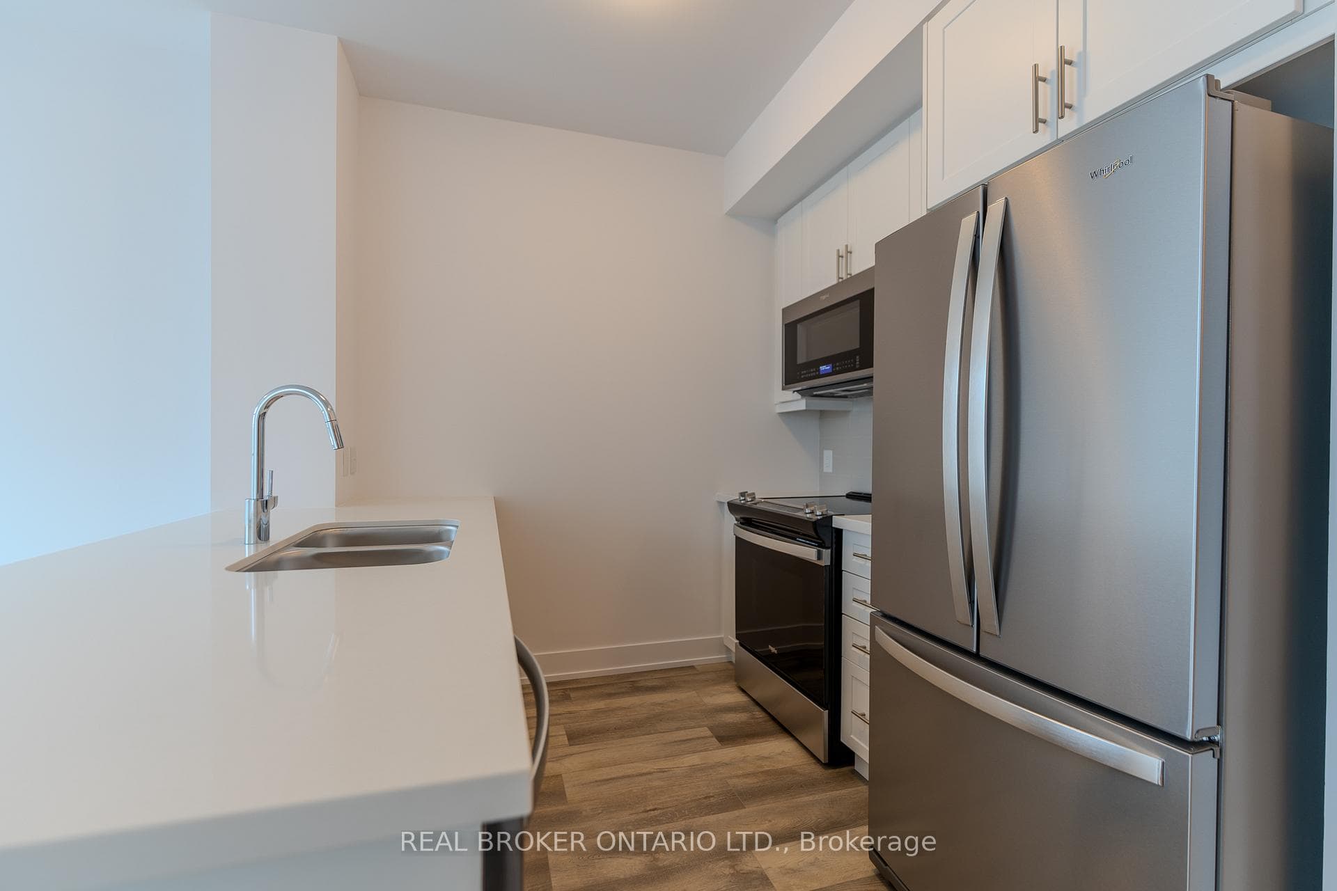 470 Dundas Street Unit 1213 photo 3