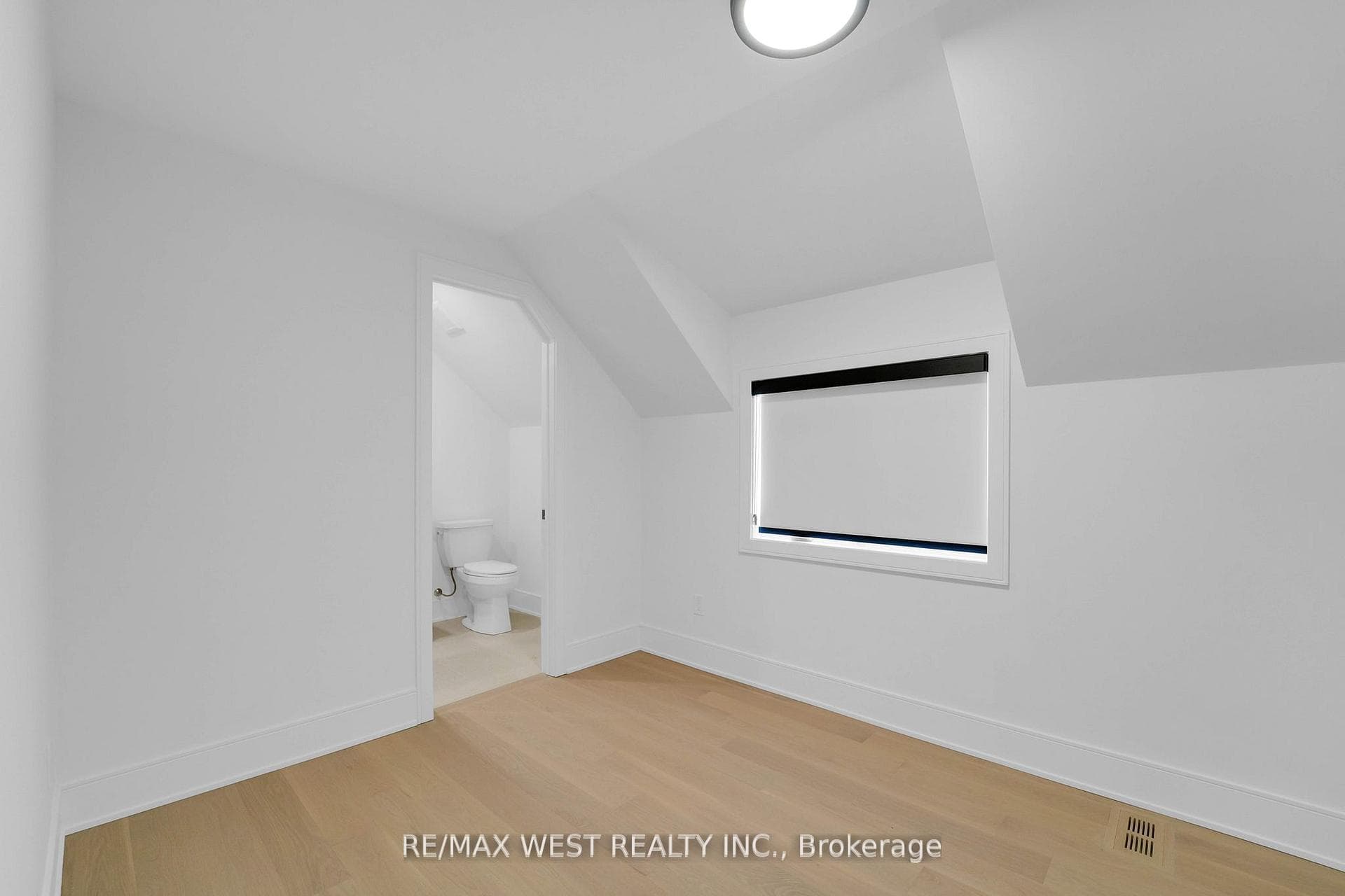 35A Frances Avenue photo 32
