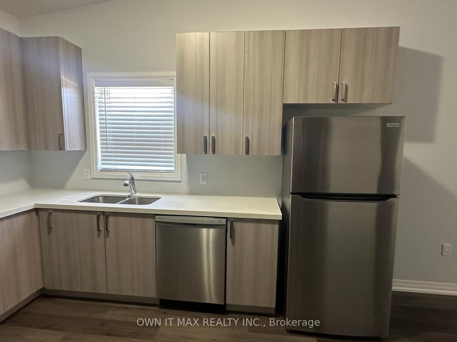 550 Grey Street Unit 16 photo 7
