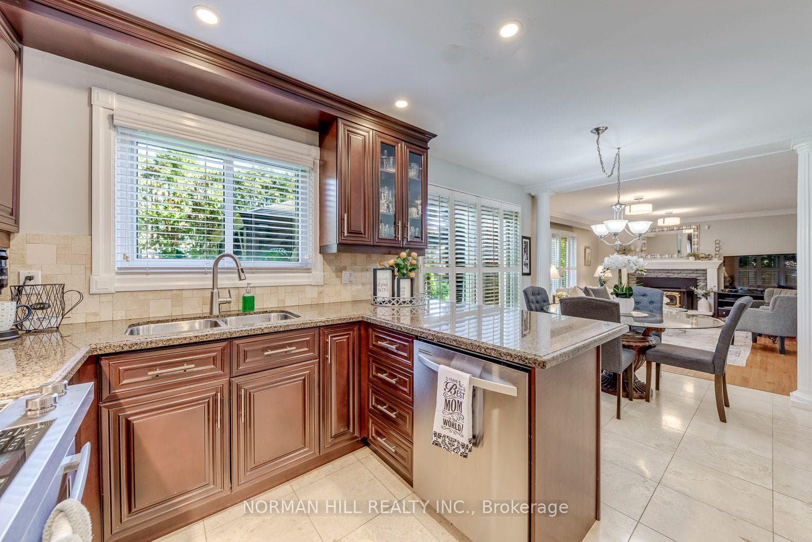 2491 Woburn Crescent photo 23