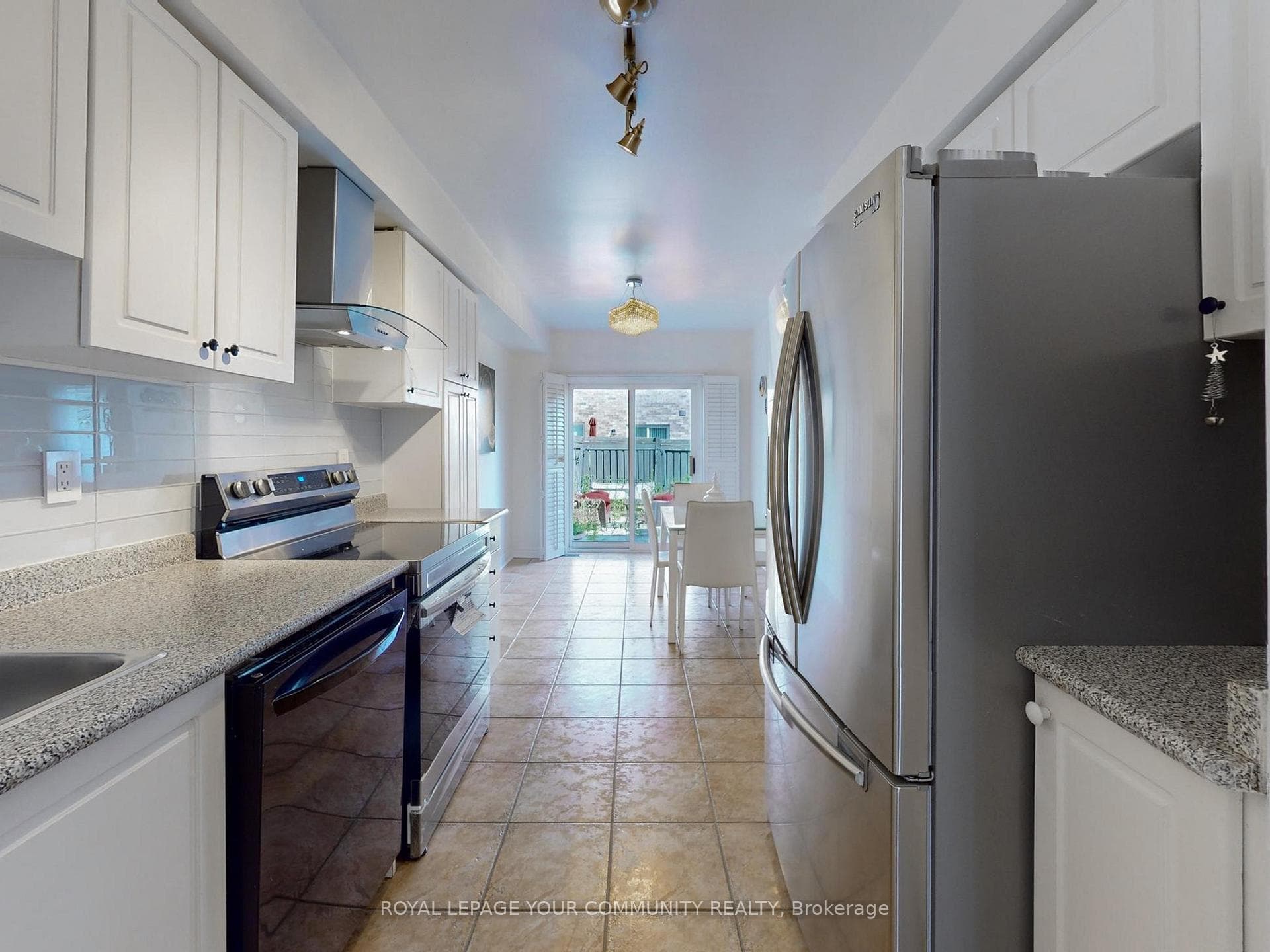 135 Foxchase Avenue photo 9