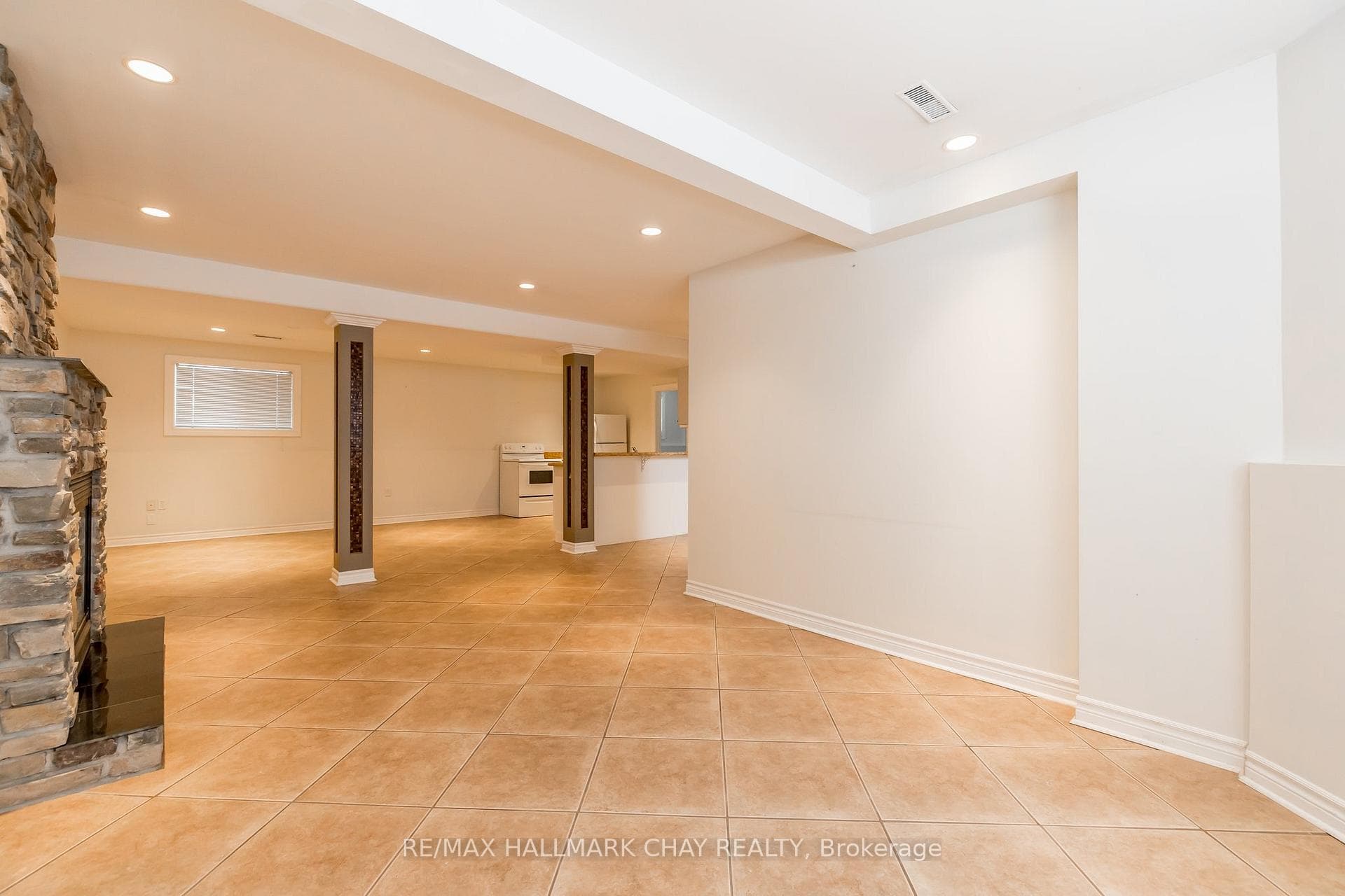 46 Patrick Drive Unit LOWER photo 3