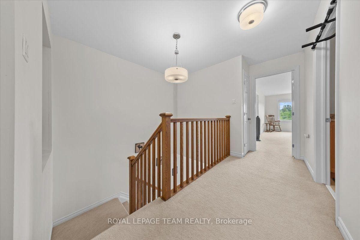 552 Jackdaw Avenue photo 17