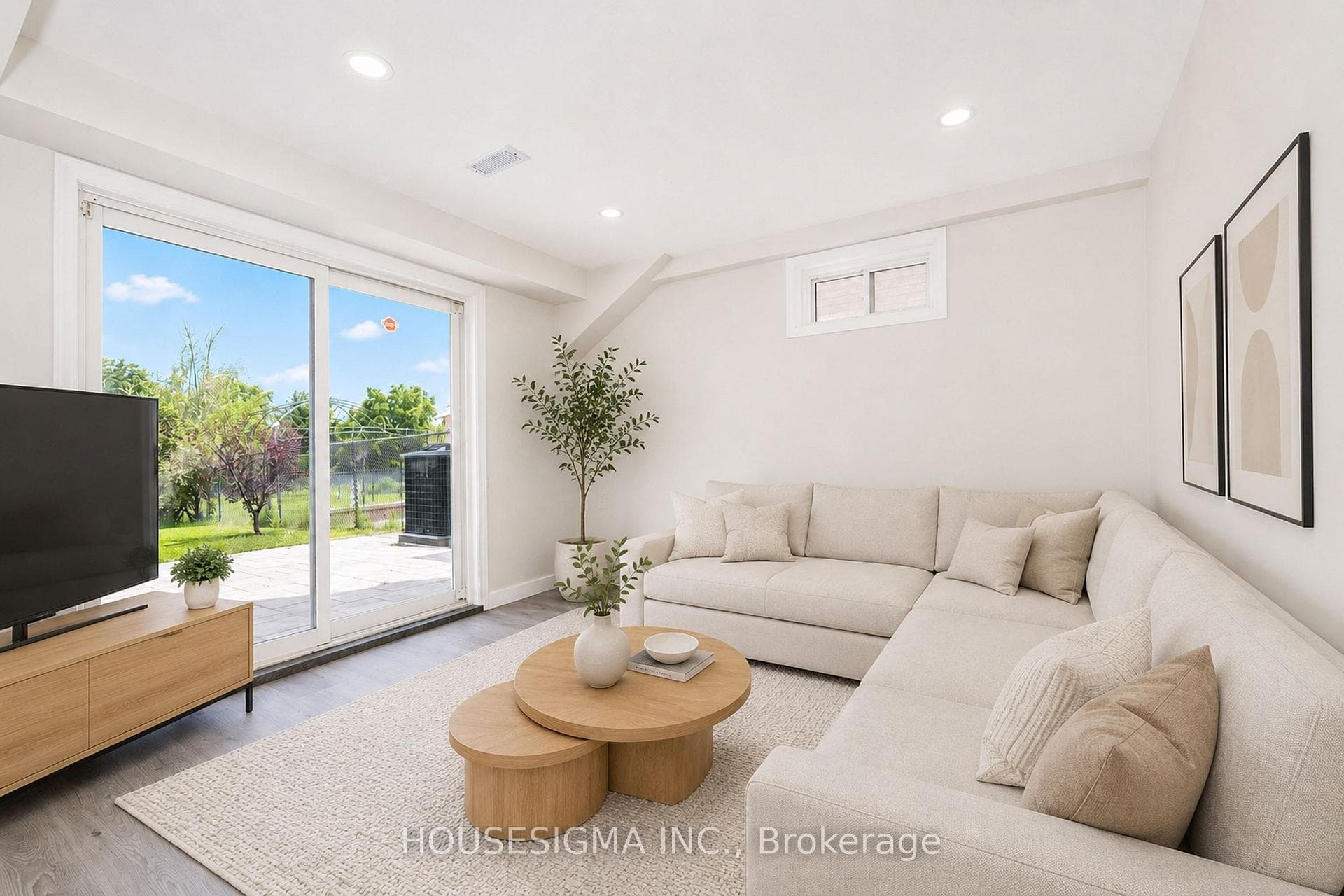 266 Royalpark Way photo 34