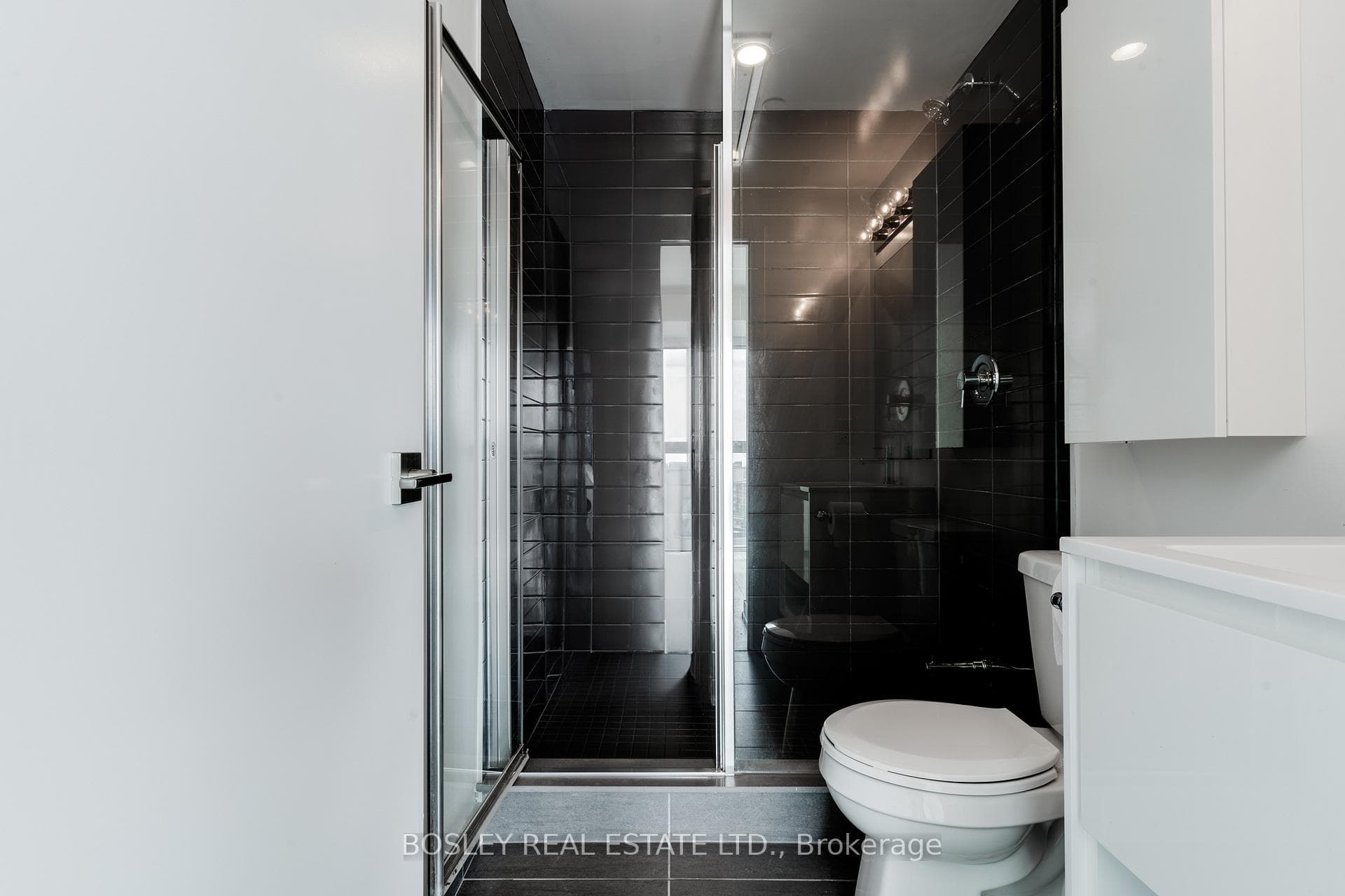 159 Wellesley Street Unit 706 photo 29