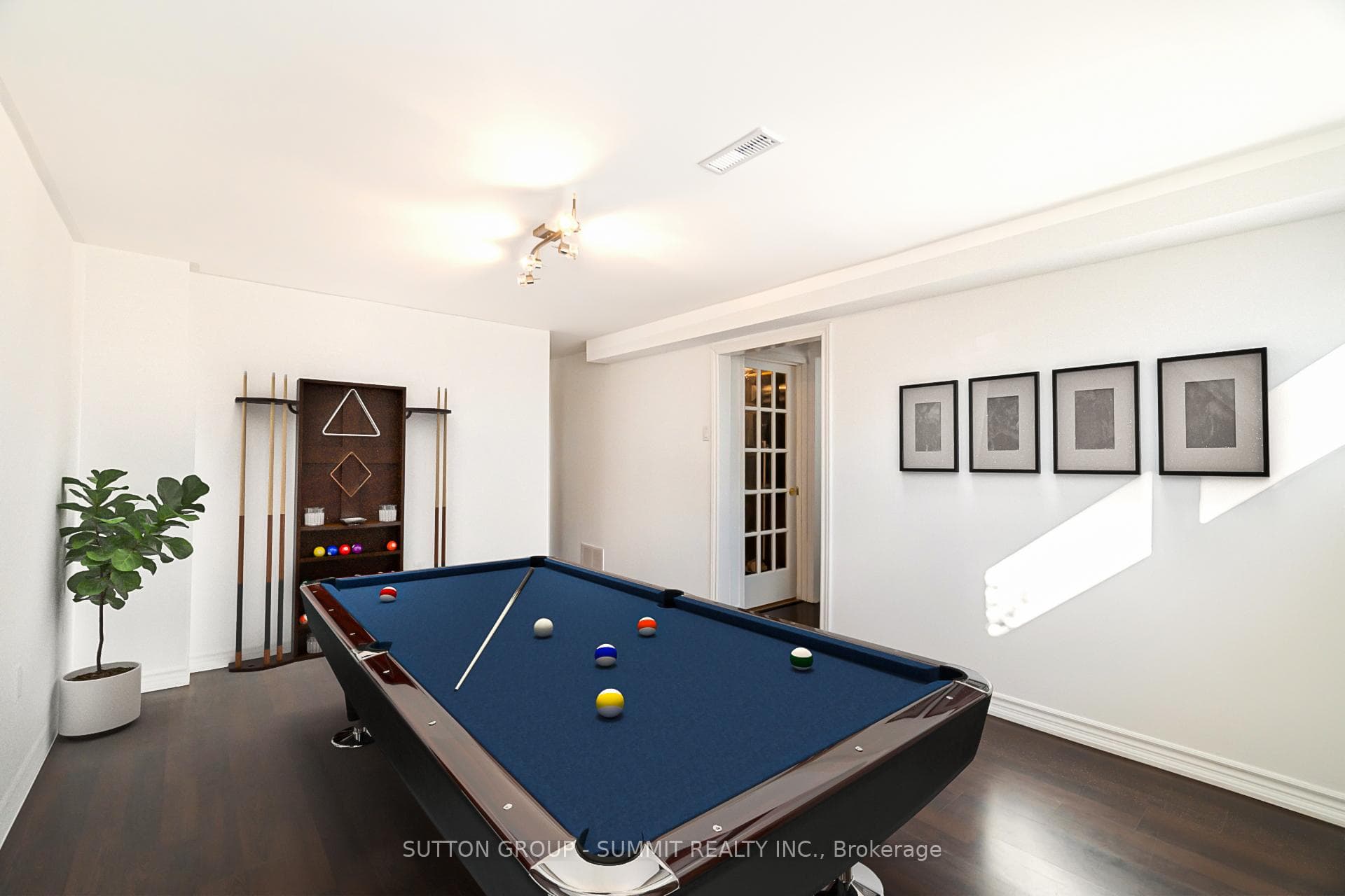 bsmt rec room could be nanny suite- vstaged