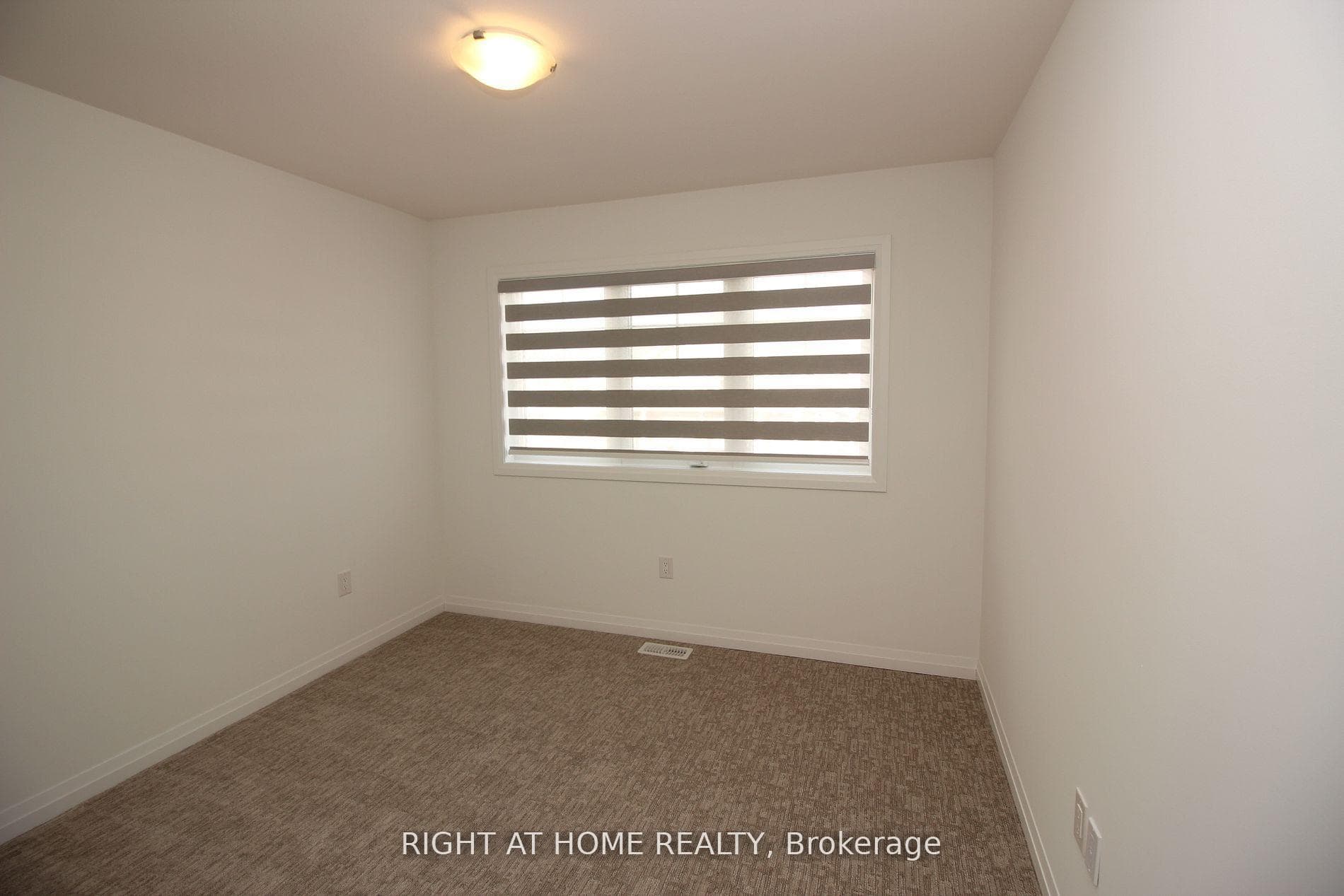 136 Alicia Crescent photo 16