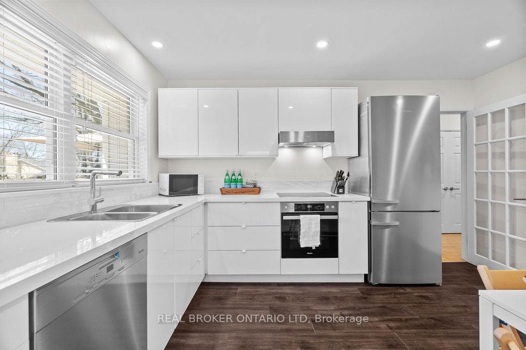 15 Mcleod Crescent photo 14