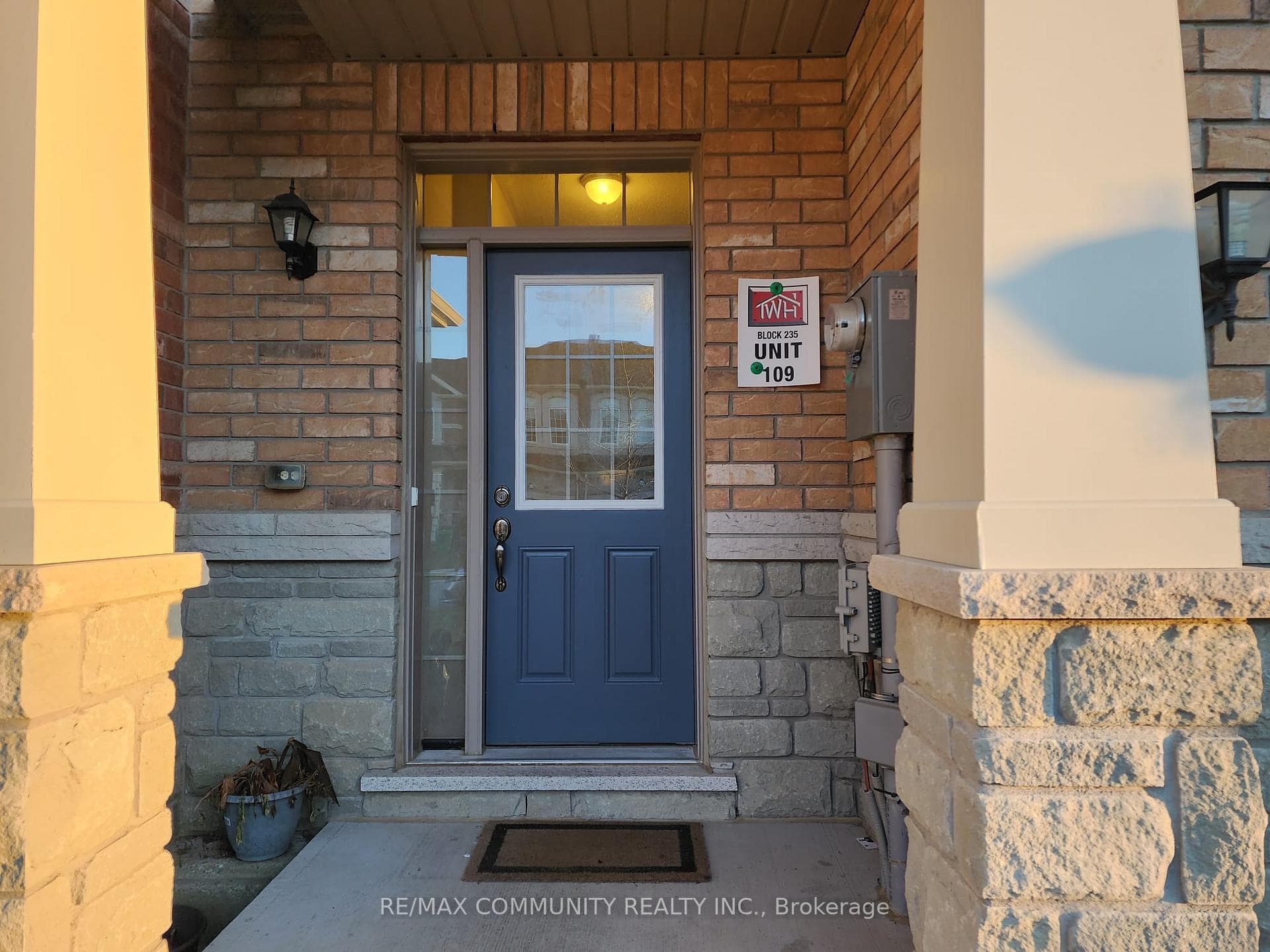 53 Hogan Manor Drive photo 2