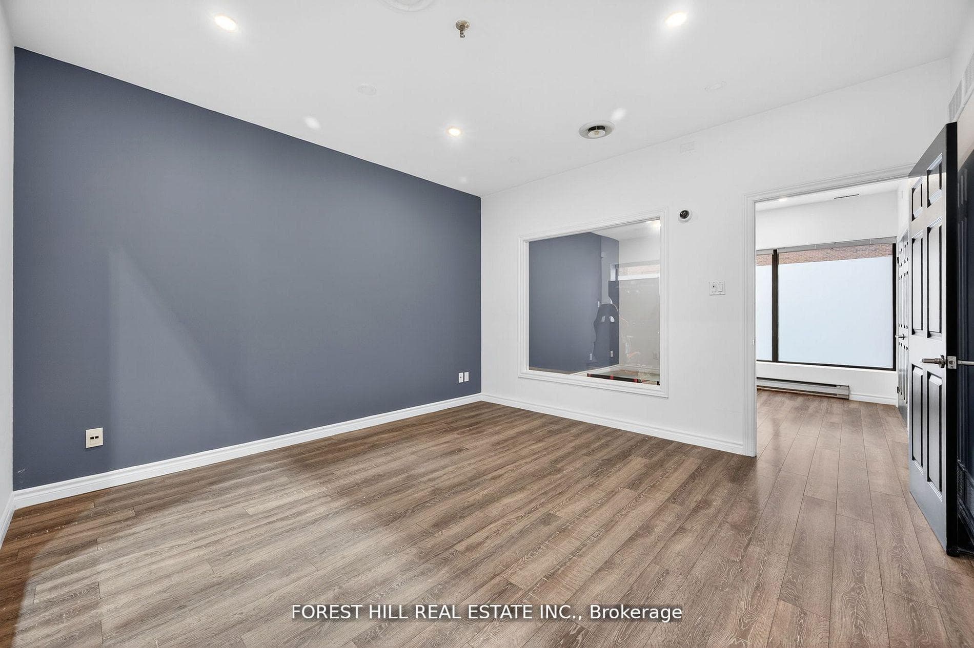 241 Edgeley Boulevard Unit 11 photo 10