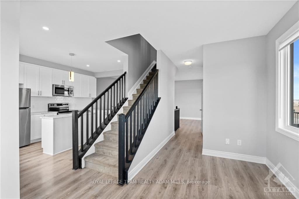 2060 LEINSTER Circle photo 12