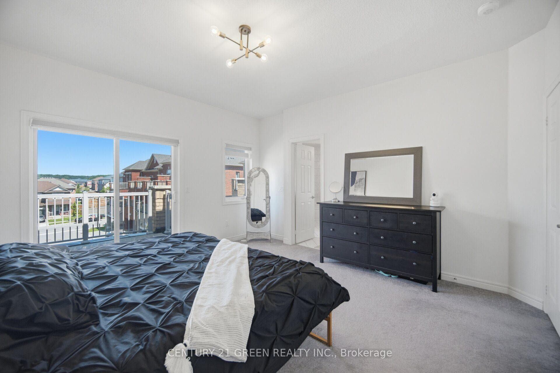 537 Dundas Street photo 33