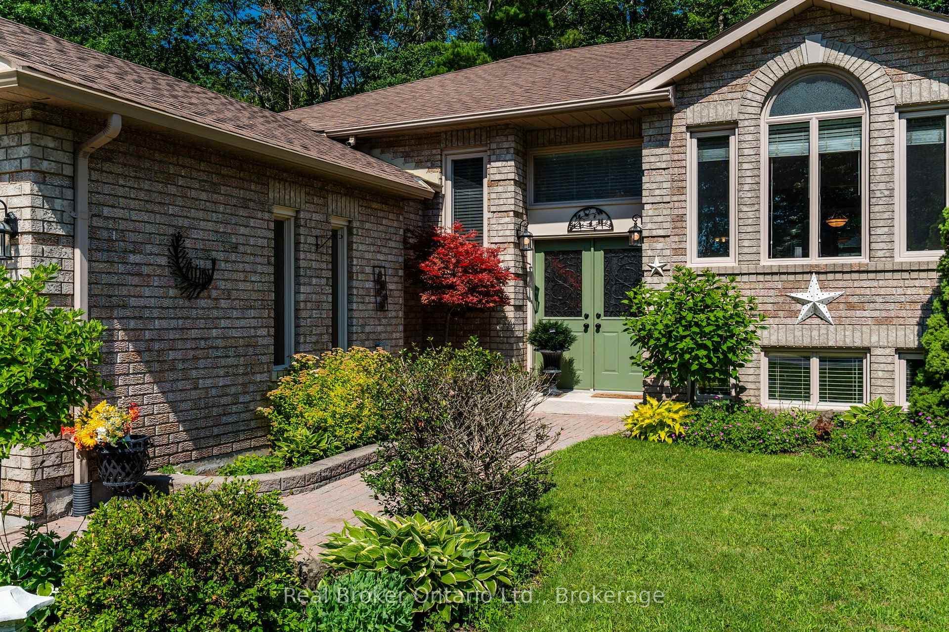 47 Timberland Crescent photo 2