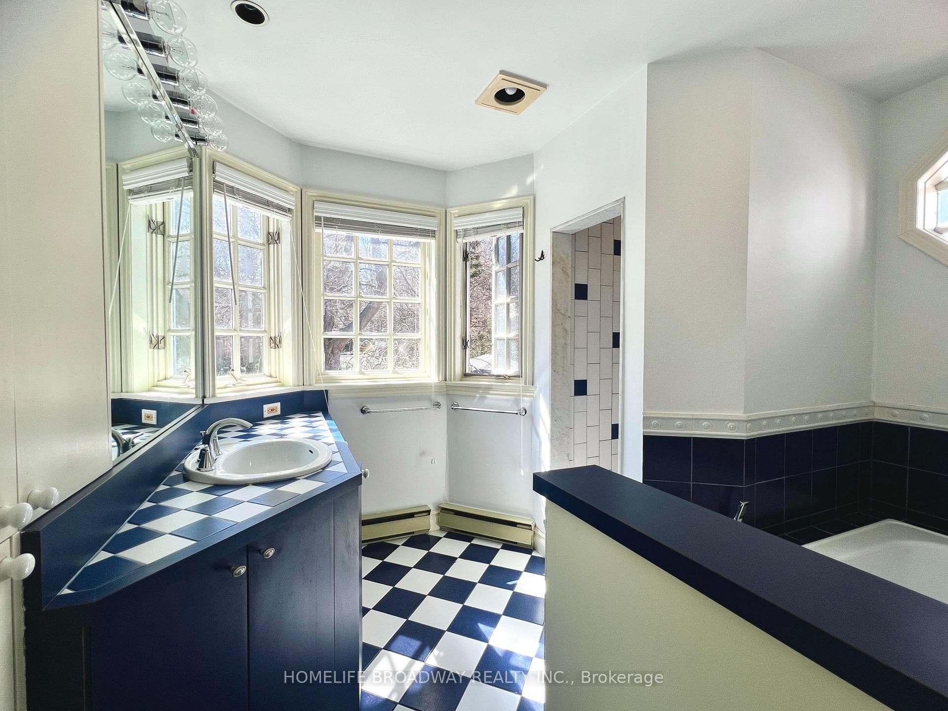 77 Donwoods Drive photo 19